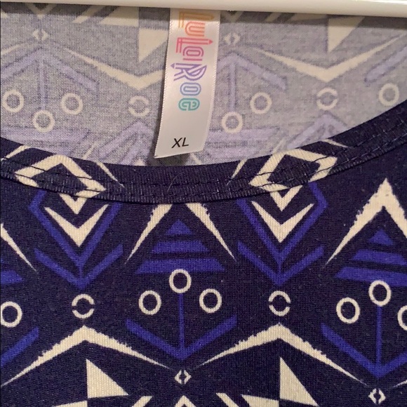 Women’s LulaRoe Top - Picture 2 of 2